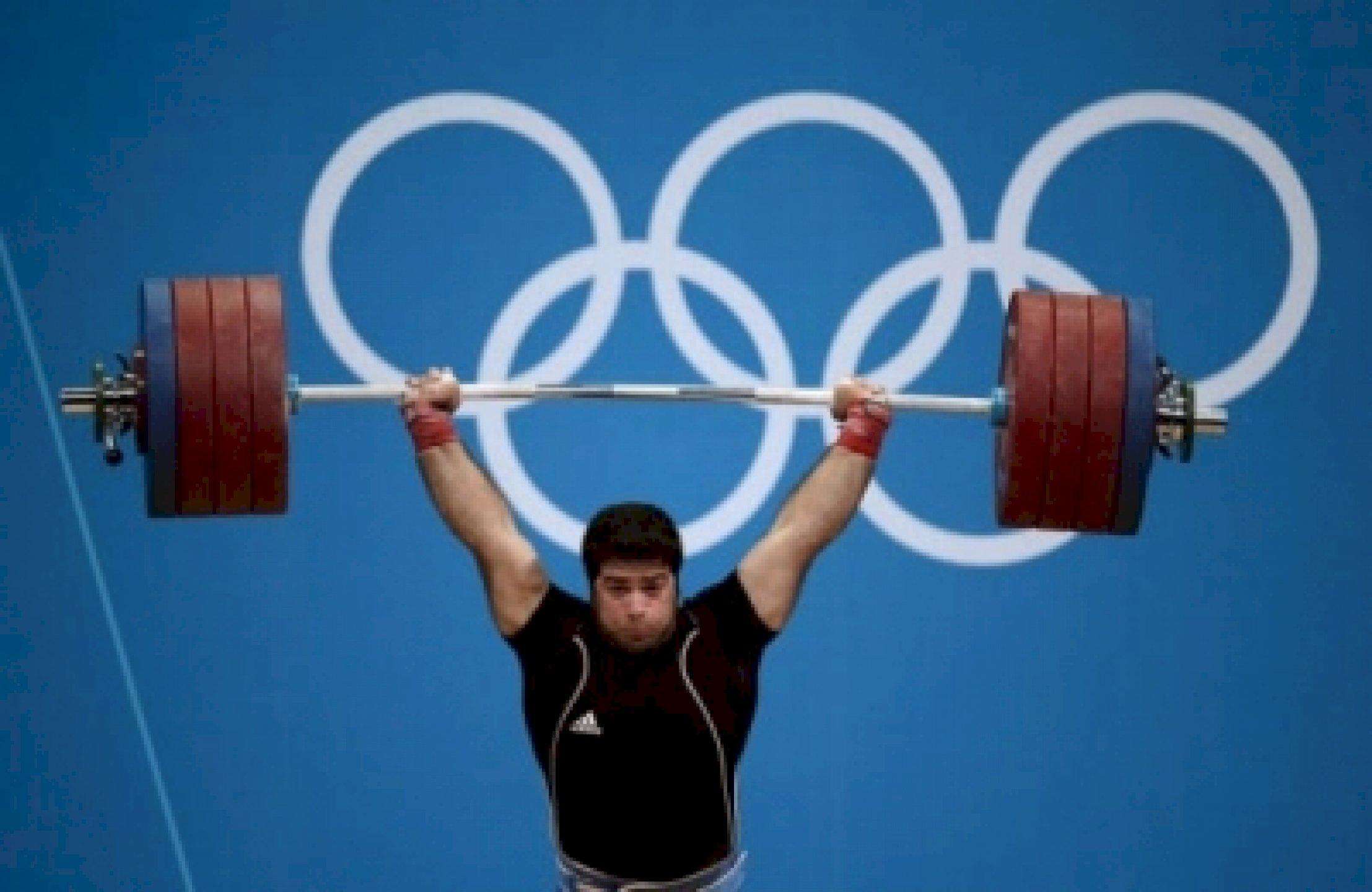 Iranian weightlifter को 8 साल बाद मिला ओलंपिक स्वर्ण