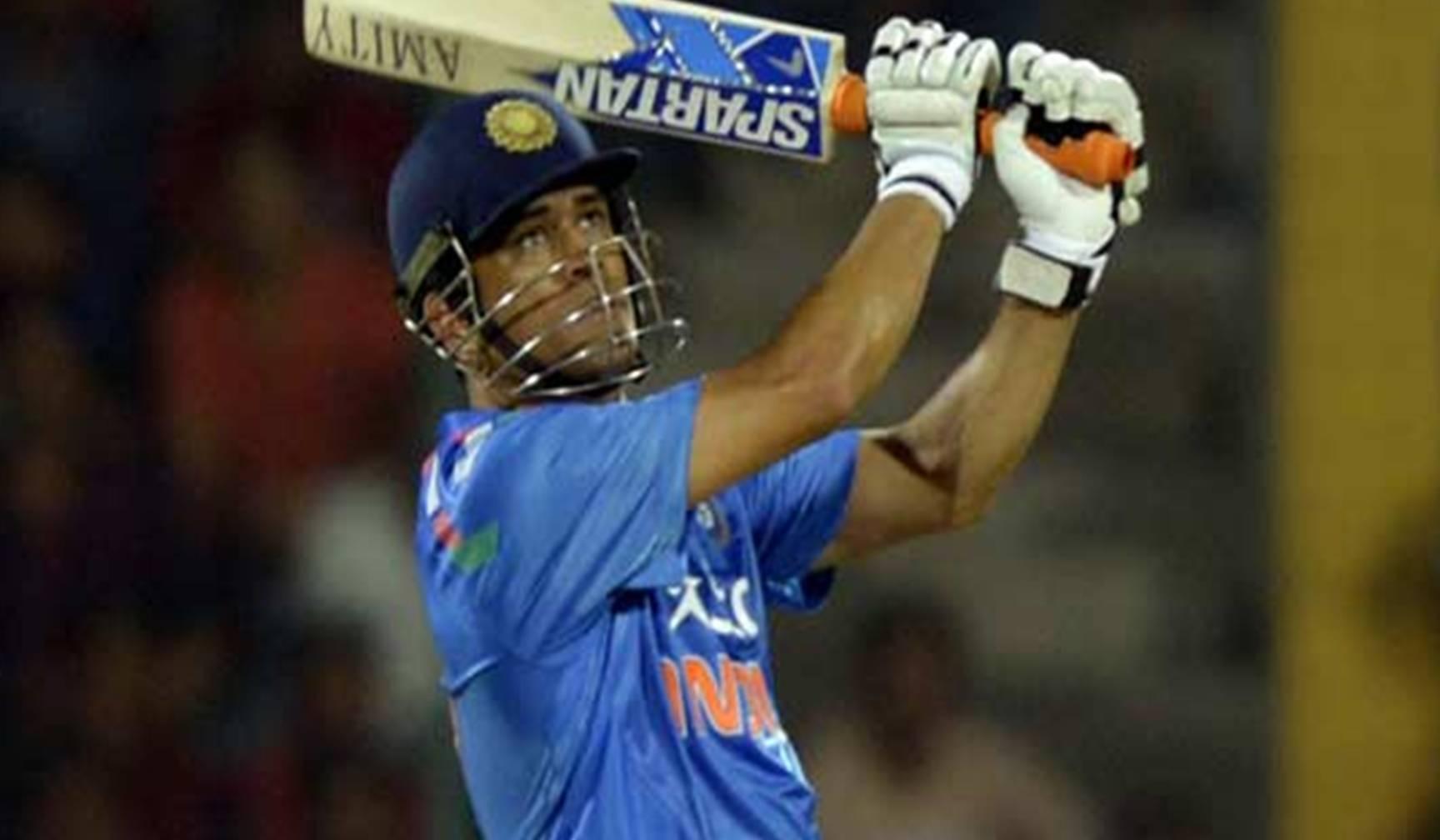 अद्भुत वीडियो: जब धोनी ने लगाया ये छक्का तो देखकर कीवी खिलाड़ियों की आंखें फटी की फटी रह गईं