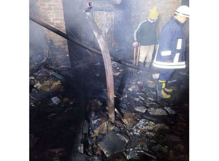 Delhi में कबाड़ की दुकान में आग लगने से 3 की मौत