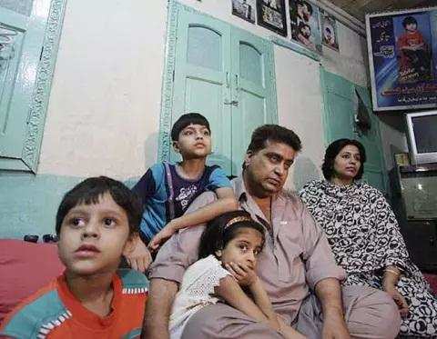 पाकिस्तान में रहते हैं बॉलीवुड के बादशाह शाहरुख खान के ये बहन-बहनोई, ऐसी है इनकी जिन्दगी