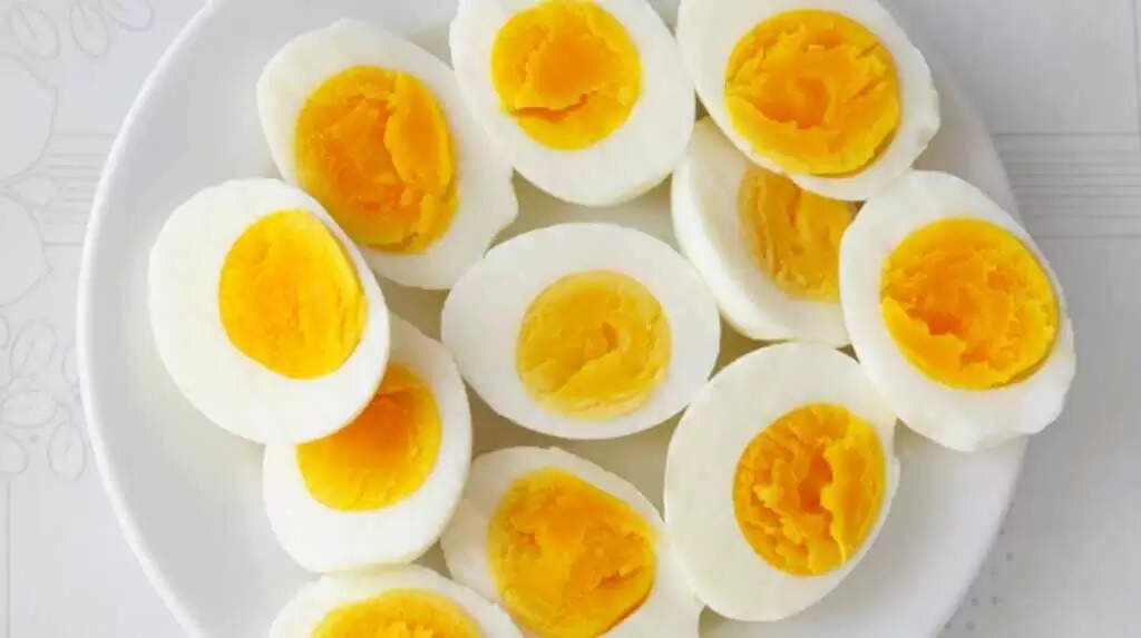 Egg Benefits: आमलेट नहीं, उबले अंडे खाने से मिलेंगे ये फायदे