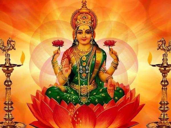 अगर आप रखते है देवी लक्ष्मी का व्रत तो जरूर पढ़ें लक्ष्मी वंदना और आरती
