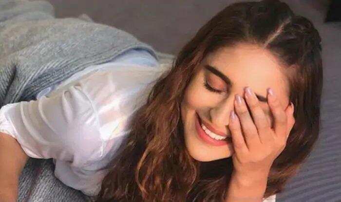 Krystle D’Souza को अमिताभ बच्चन के साथ देखकर भावुक हो गई थीं मां