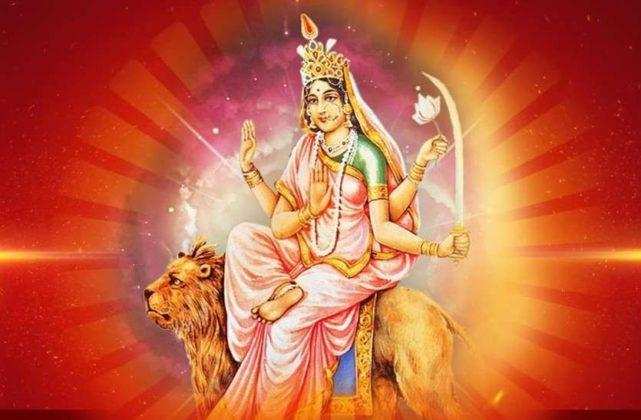 Maa katyayani aarti: नवरात्रि के छठे दिन मां कात्यायनी की पूजा में पढ़ें ये आरती