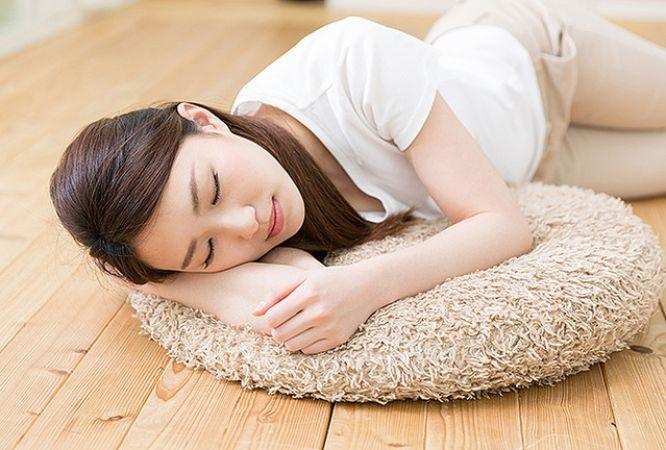 Health tips:आप नींद लेने की इस आदत में करें बदलाव, पेट के बल सोने से यह समस्याएं बढ़ती
