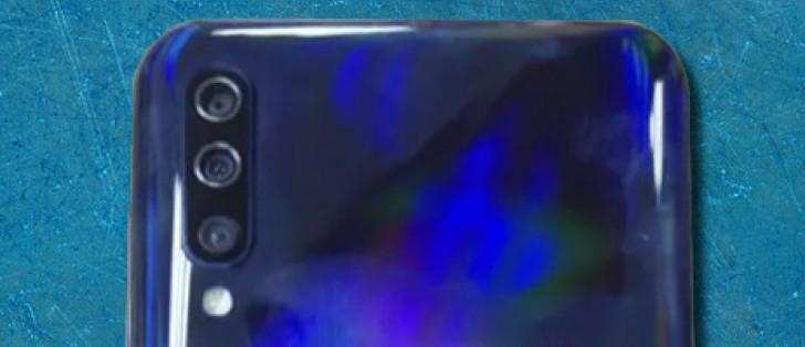 Samsung Galaxy A50 स्मार्टफोन के रियर में तीन कैमरे हो सकते है