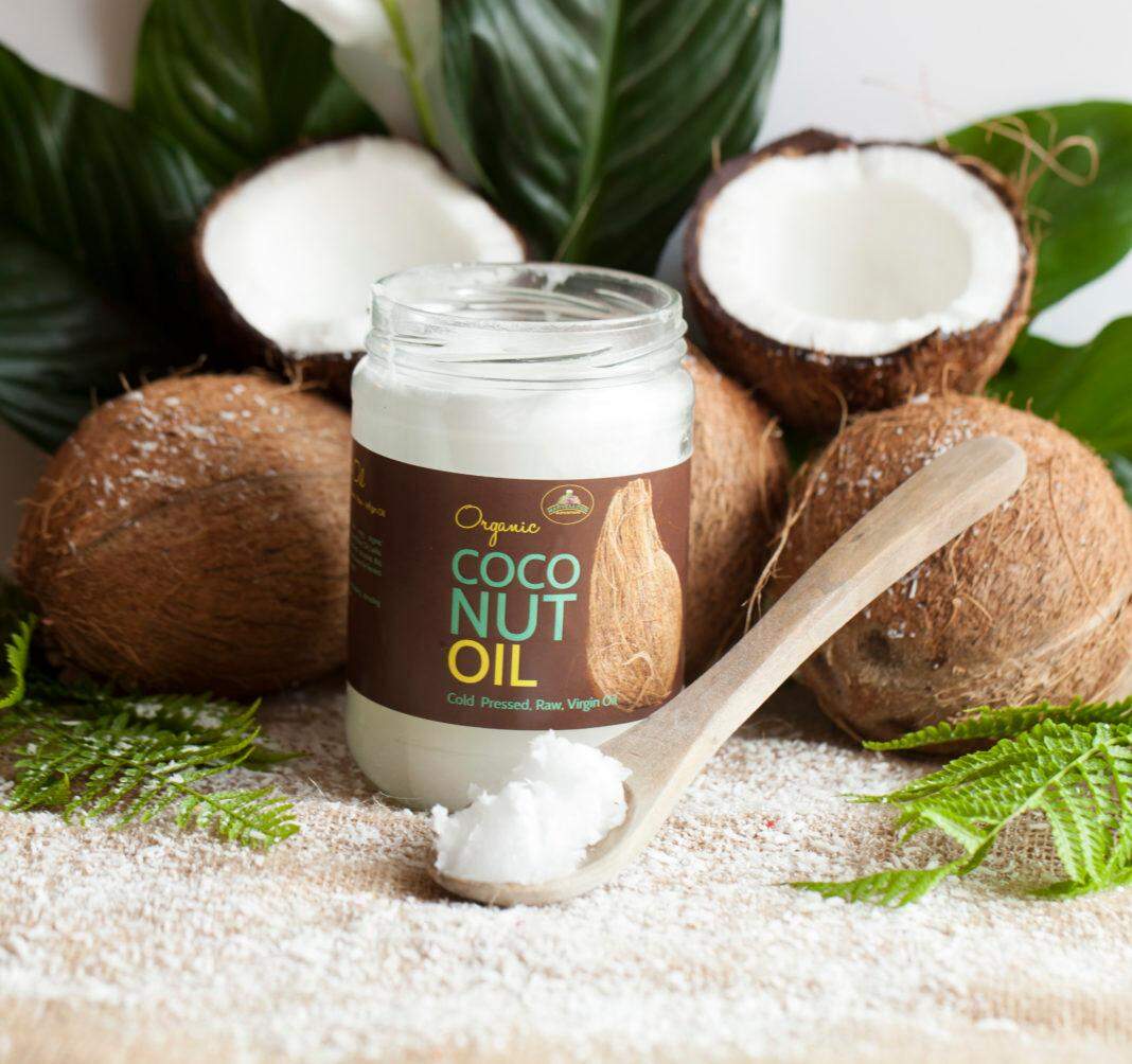 रोज रात को नाभि में नारियल तेल लगाने से होंगे ये बड़े फायदे