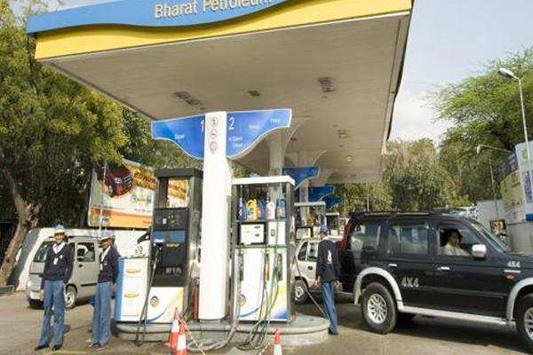 Petrol, diesel prices stable : पेट्रोल, डीजल के दाम स्थिर, 5 महीने की उंचाई के करीब पहुंचा कच्चे तेल का भाव