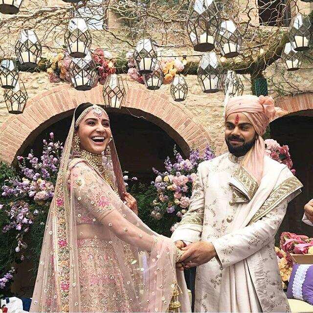 Virushka Wedding: सीमा पार से भी विरूष्का को मिली शादी की शुभकामनाएं, शाहरूख बोले ‘रब ने बना दी जोड़ी’
