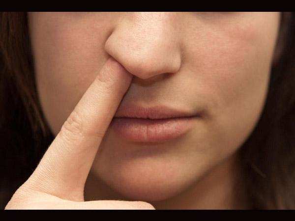 नाक में उंगली डालने से स्वास्थ्य लाभ भी होता है,पढ़ें और समझें