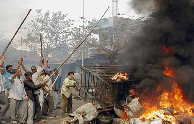Godhra Kand: गोधरा कांड के 19 साल आज, श्रद्धालुओं से भरी ट्रेन की बोगी में हुआ था अग्निकांड…..