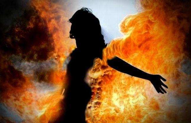 uttar pradesh : ठुकराए गए प्रेमी ने महिला के घर में लगाई आग