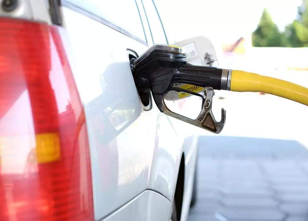 चार दिनों से अपरिवर्तित ईंधन की कीमतें, क्या लंबे समय तक कीमत पर विराम?