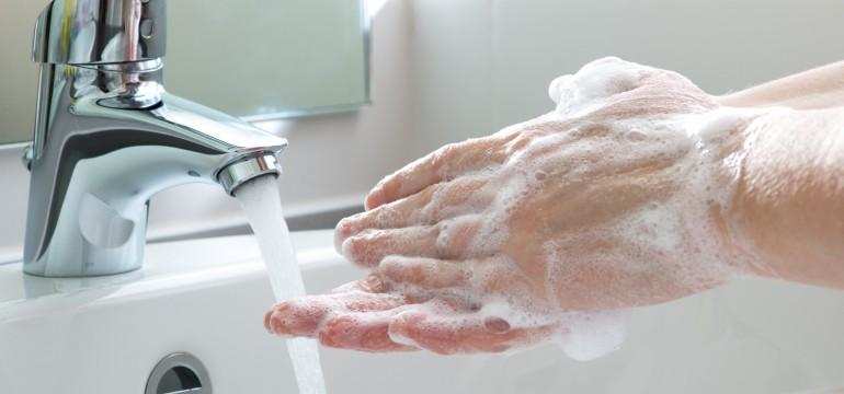 फायदा नहीं खतरनाक नुकसान होता है गर्म पानी से हाथ धोने पर