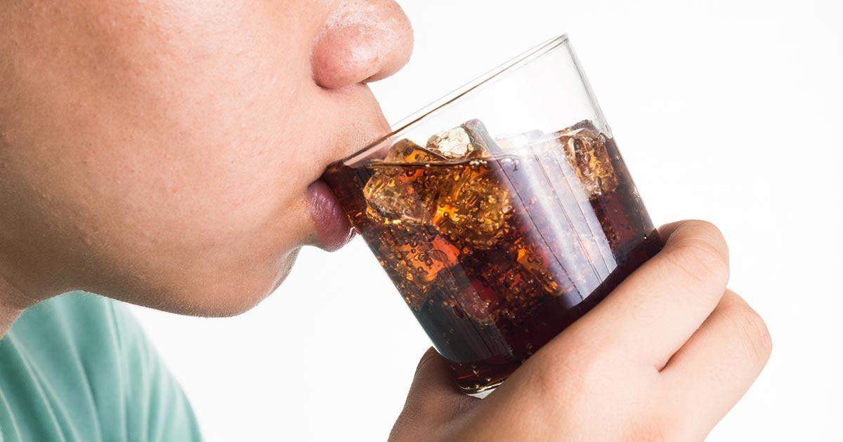 सॉफ्ट ड्रिंक का सेवन बन सकता है आपके लिए बहुत ही घातक होता है डायबिटीज़ का खतरा