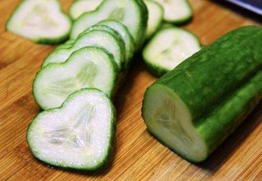 Cucumber benefits: क्या आप जानते हैं गर्मियों में खीरा खाना कितना फायदेमंद होता हैं?