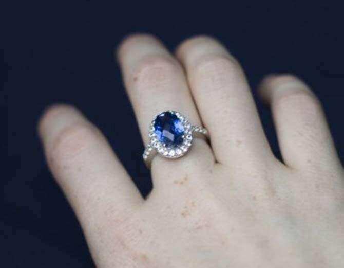 जानिए नीलम रत्न पहनने के फायदे