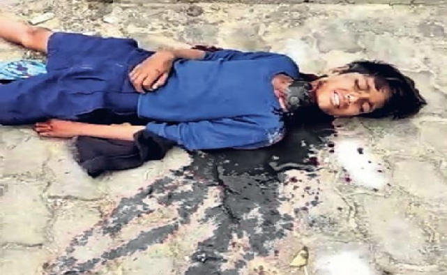 Rajasthan News: बीच सड़क 10 साल के चचेरे भाई की गर्दन काटी, खून बहता रहा और वीडियो बनाते रहे लोग….