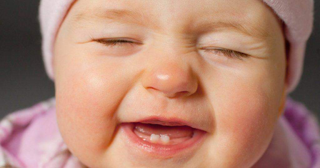 जब बच्चे के दांत निकल रहे हों तो उन्हें दें नेचुरल टीथर, बचाएगा कई परेशानियों से