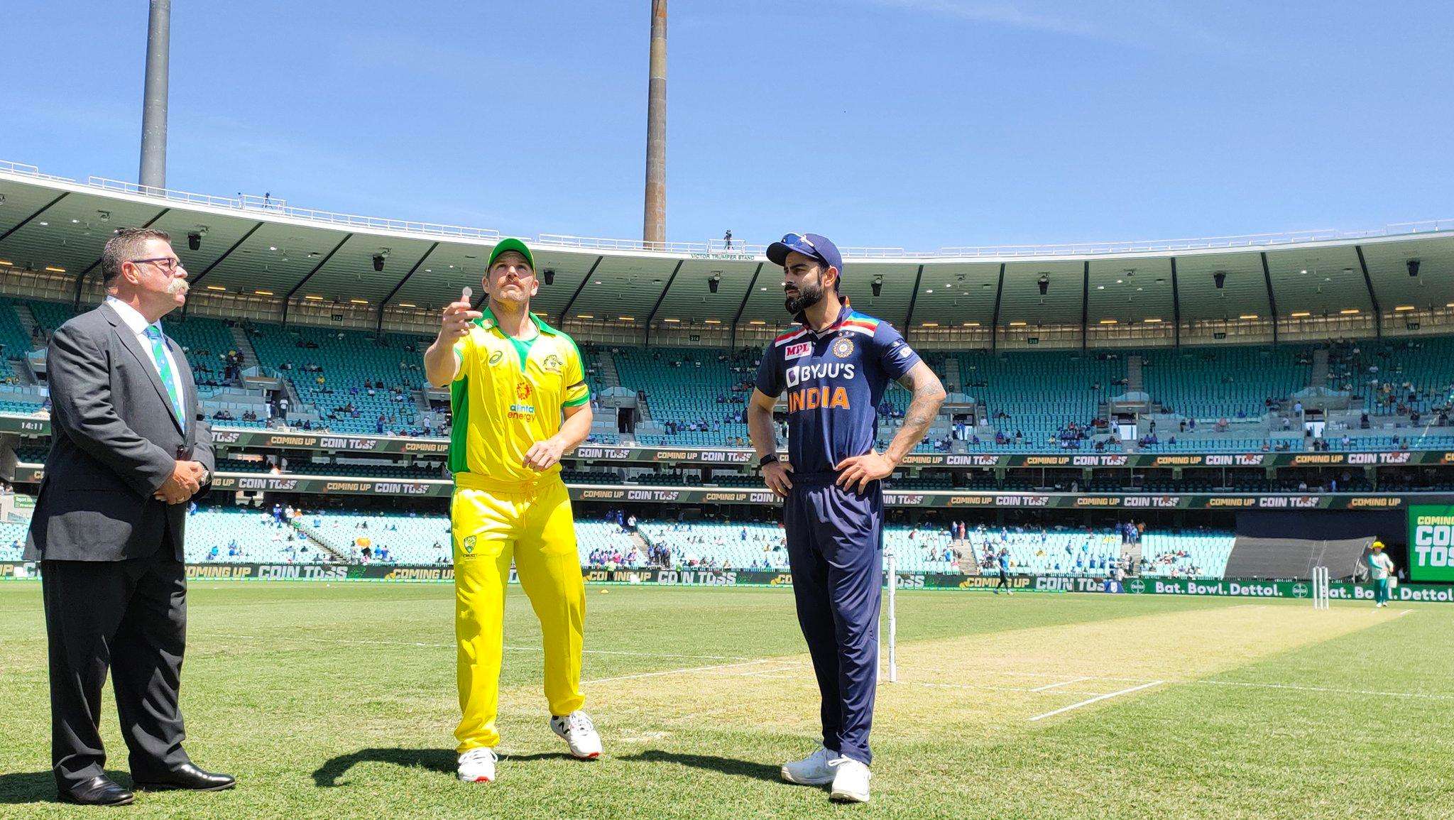 AUS VS IND, 1st ODI: फिंच और स्मिथ ने जड़े शतक,  ऑस्ट्रेलिया ने भारत को दिया 375 का लक्ष्य