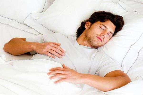 नींद से जुड़ी बीमारी के कारण बढ़ जाता है कैंसर की बीमारी का खतरा