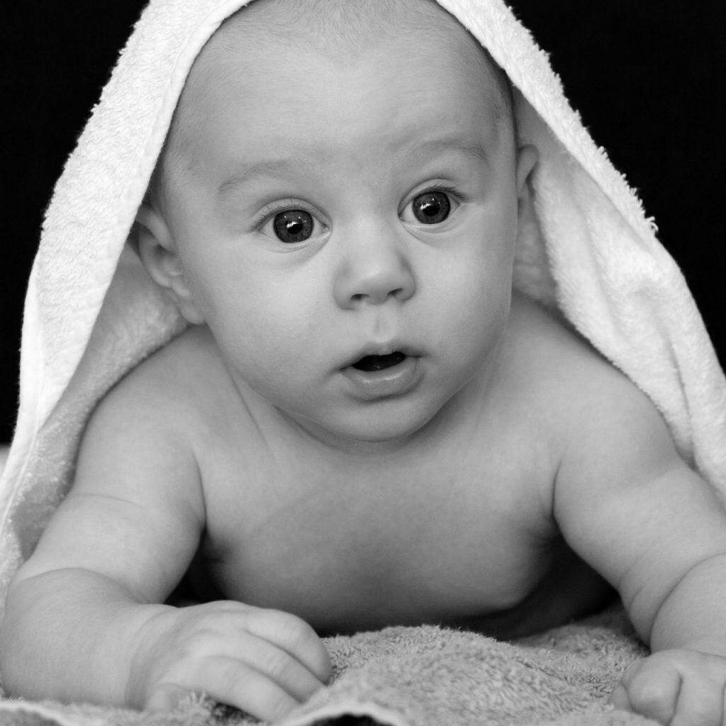 सपने में छोटे बच्चे को देखना होता है बेहद शुभ