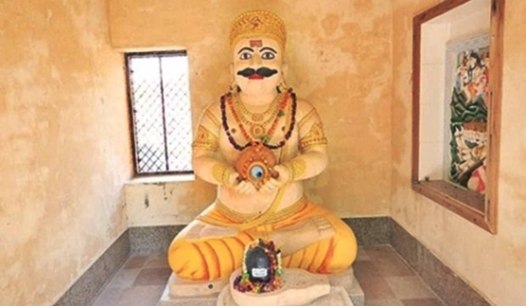 यूपी: इस शहर के प्राचीन मंदिर में है रावण की आदमकद प्रतिमा, जहां लोग चोरी-छुपे करते हैं लंकेश पूजा…