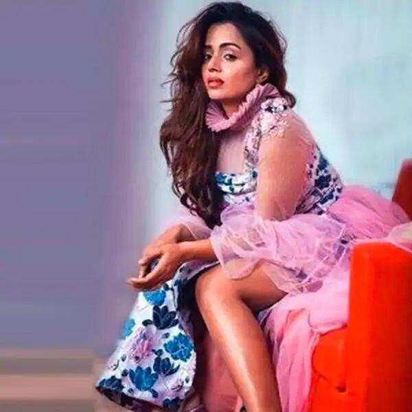 TV Actress: टीवी की इन हसीनाओं ने पर्दे पर निभाया ग्लैमरस सासू मां का किरदार