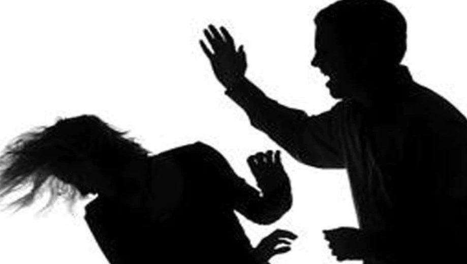 Madhya Pradesh : पत्नी से पिटाई करने के आरोप में पुलिस अफसर का तबादला