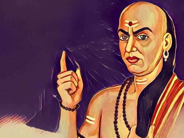 Chanakya Niti: इन लोगों के पास नहीं रुकती लक्ष्मी, बनी रहती है आर्थिक तंगी