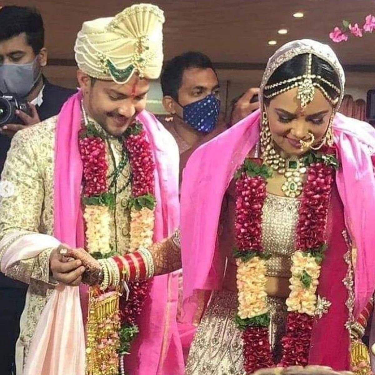 Aditya Narayan Wedding: मुंबई के इस्कॉन मंदिर में संपन्न हुई आदित्य नारायण और श्वेता की शादी, सामने आई तस्वीरें