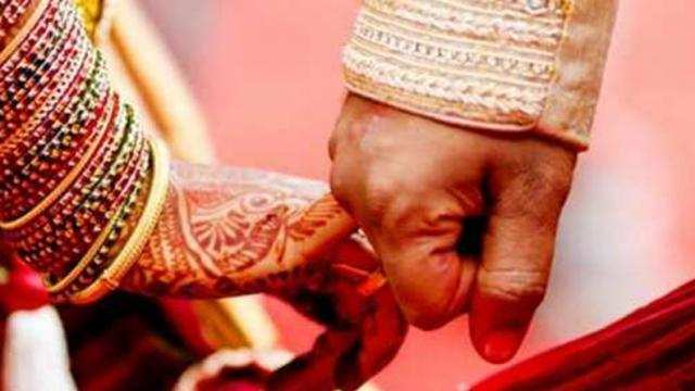शादियों में टेंशन और खर्चा दोनों बढ़ा रहा है सोशल मीडिया