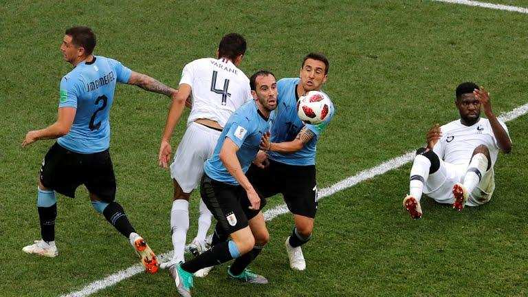 FIFA WC 2018: इतिहास रचते हुए फ्रांस ने उरुग्वे को हराकर सेमीफाइनल का टिकट लिया