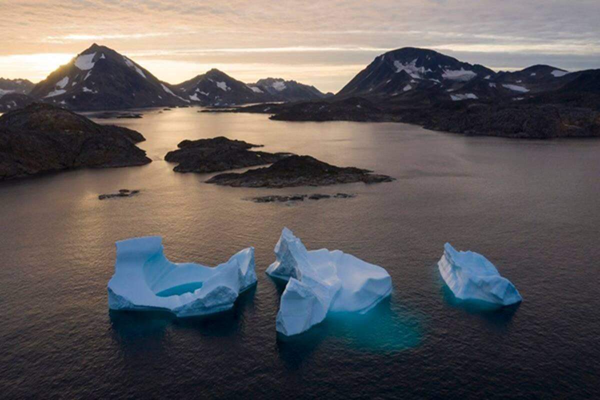 वैज्ञानिकों ने कहा कि ग्रीनलैंड की बर्फ की चादर अपरिवर्तनीय पिघलने का सामना करती है,जानें