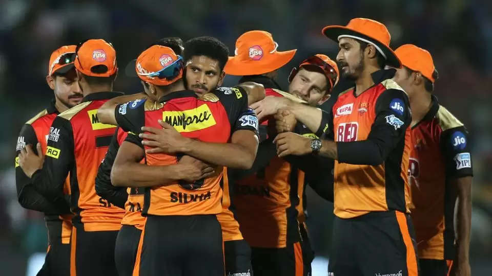 CSK VS SRH : हैदराबाद को रोमांचक मुकाबले में धूल चटाकर फाइनल में पहुंची चेन्नई सुपर किंग्स