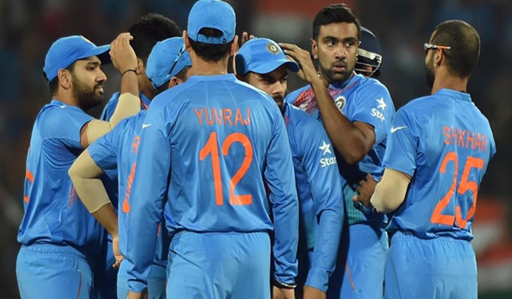 हेड कोच की दौड़ में रवि शास्त्री को ये पूर्व भारतीय क्रिकेटर दे रहा है कड़ी टक्कर! क्रिकेट जगत में हलचल!