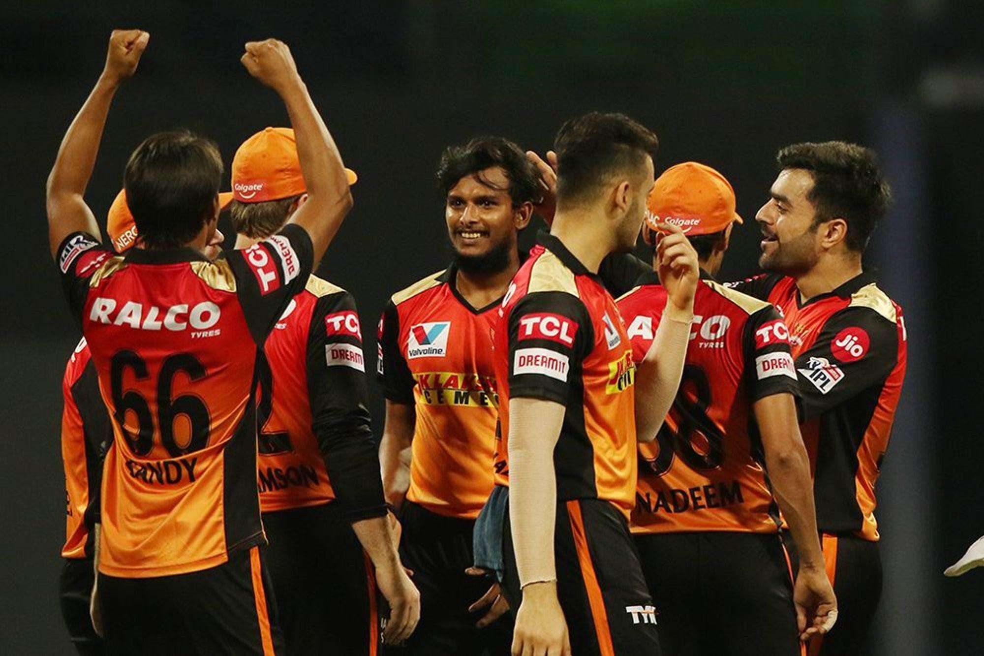 IPL 2020, SRH vs RCB Eliminator:  आरसीबी टूर्नामेंट से हुई बाहर, सनराइजर्स हैदराबाद ने 6 विकेट से जीता मैच