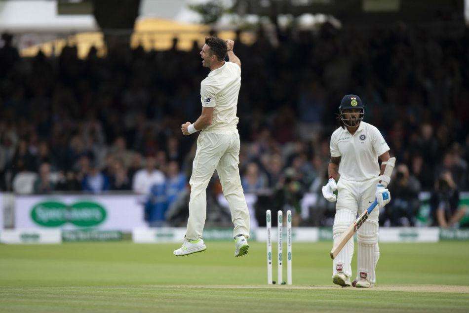 INDvsENG:मैच के दौरान 11वें ओवर में पकड़ी गई इंग्लैंड के खिलाड़ियो की हरकत,अंपायर ने किया नजरअंदाज