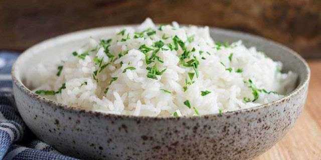 ठंडे चावल को सुरक्षित रूप से कैसे खाएं