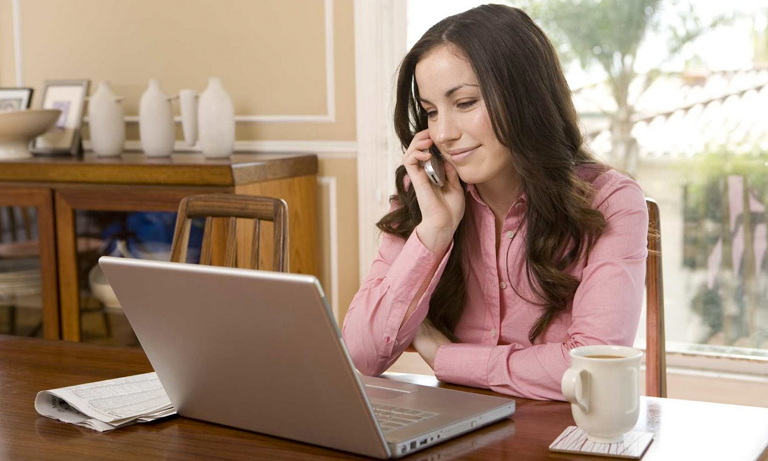 ऑनलाइन जॉब करना है आसान महिलाएं भी घर बैठे कमा सकती है रुपये