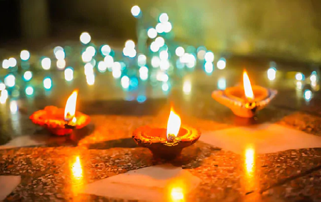 Dev deepawali katha: कार्तिक पूर्णिमा के दिन ही क्यों मनाते हैं देव दीपावली, जानिए यहां