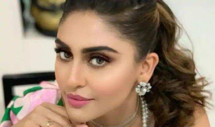 Krystle D’Souza को अमिताभ बच्चन के साथ देखकर भावुक हो गई थीं मां