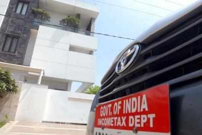 Income tax department  ने कोलकाता में कई जगहों पर की छापेमारी