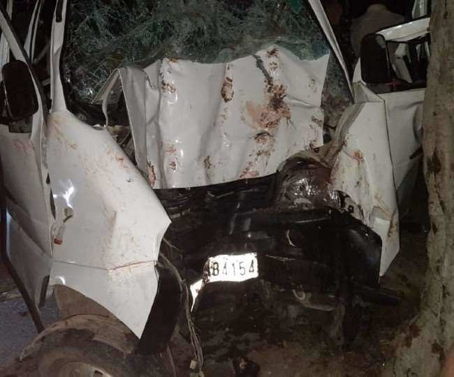 UP : बहराइच में एक कार पेड़ से टकराई, 4 की मौत, 6 घायल