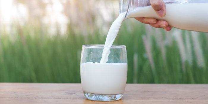 दूध नहीं सिर्फ ताकतवर होता है स्किन के लिए बहुत ही कमाल का ब्यूटी ट्रीटमेंट
