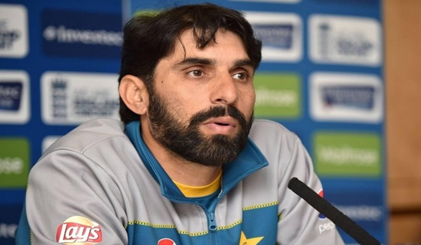 पाकिस्तान क्रिकेट टीम ने मिस्बाह उल हक की विदाई पर क्या तोहफा दिया