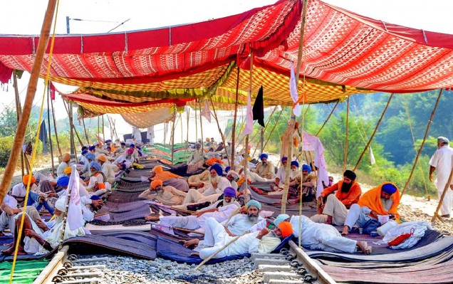 Farm Laws: पंजाब के किसानों ने दी ट्रेन चलाने की अनुमति, 15 दिन में वार्ता नहीं तो होगा आंदोलन