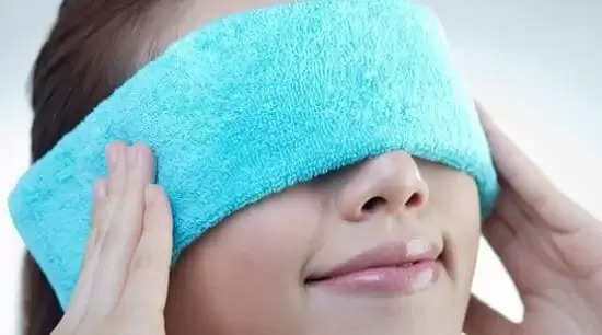 Eye Care : गर्मियों में आंखों के चारों ओर जलन, इस समस्या को हल करने के लिए, कुछ घरेलू उपचारों का पालन करें।