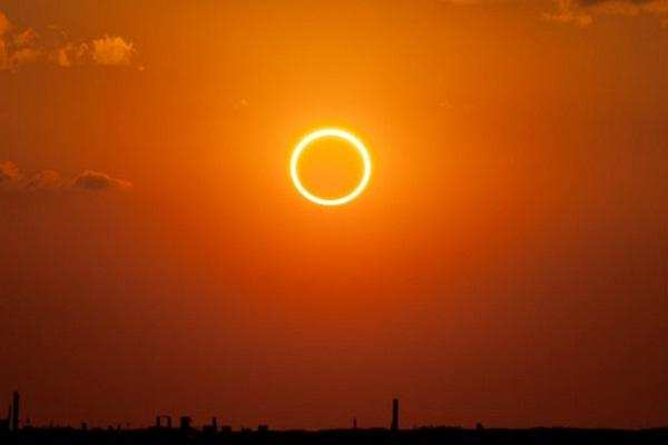 आज इस साल का आखिरी सूर्य ग्रहण, जाने इससे जुडी मान्यता के बारे में