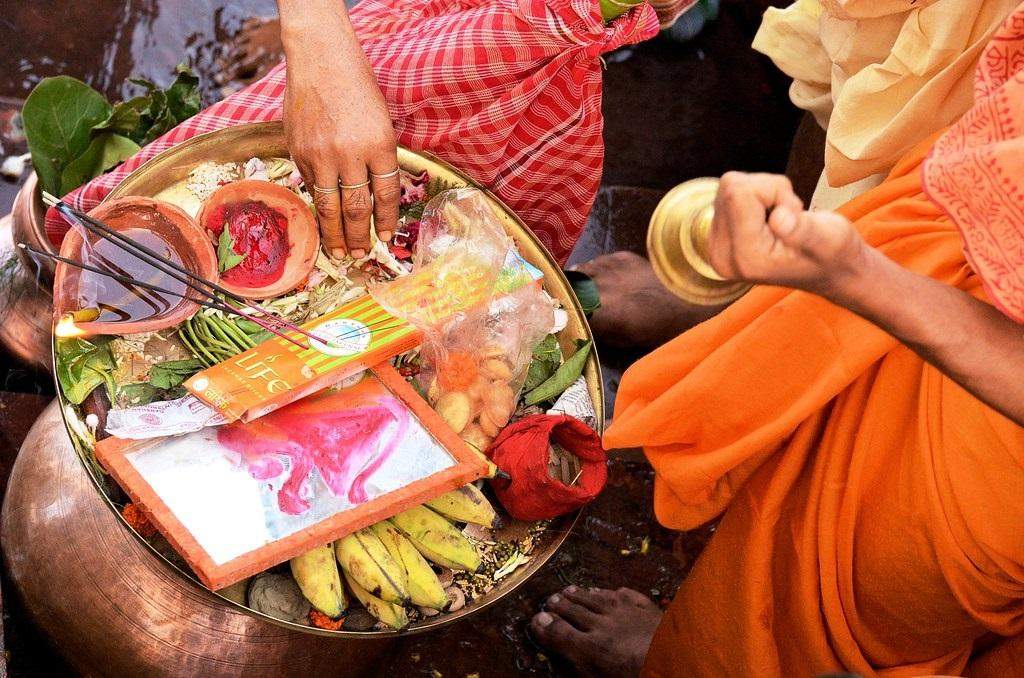 Kanya pujan 2020: कन्या पूजन में कन्याओं को जरूर करें इन चीजों का दान, माता रानी होंगी प्रसन्न